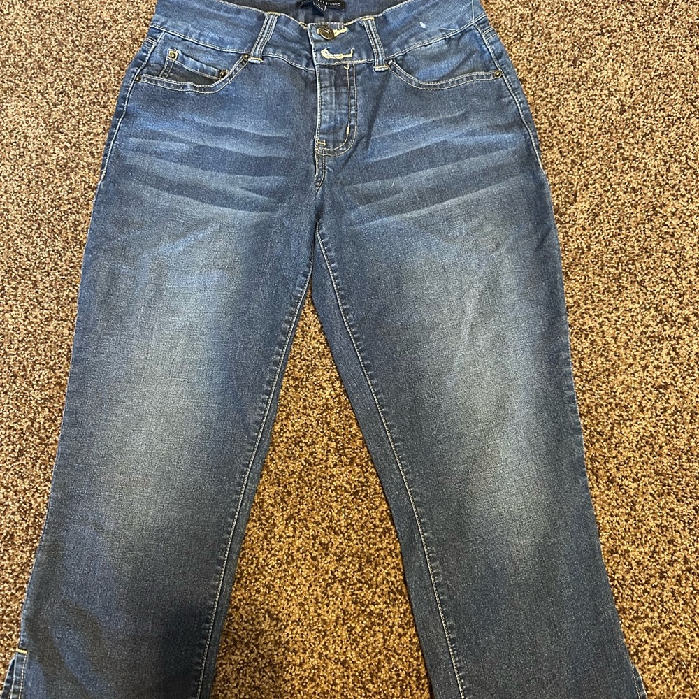 Signature Studio Blue Denim Jean Capri pants with Brass Accents